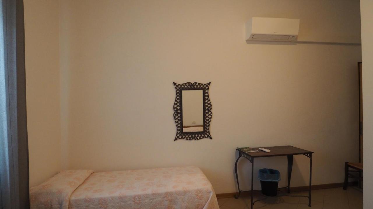 ホテル Residenza Pitigliano Gens Petilia - Nuova Gestione エクステリア 写真