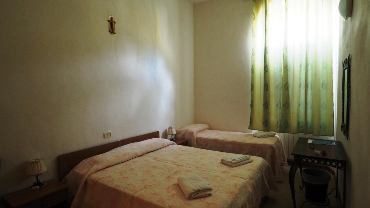 ホテル Residenza Pitigliano Gens Petilia - Nuova Gestione エクステリア 写真