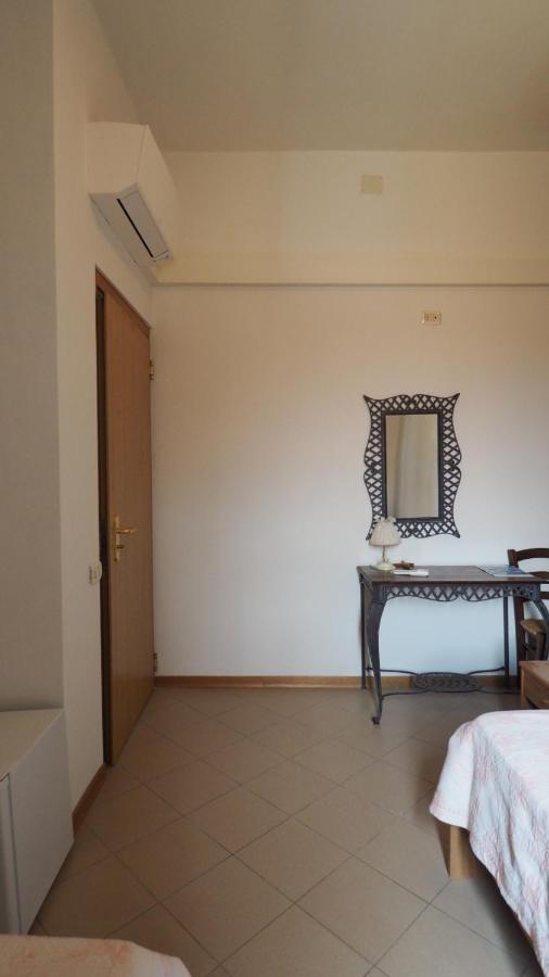 ホテル Residenza Pitigliano Gens Petilia - Nuova Gestione エクステリア 写真