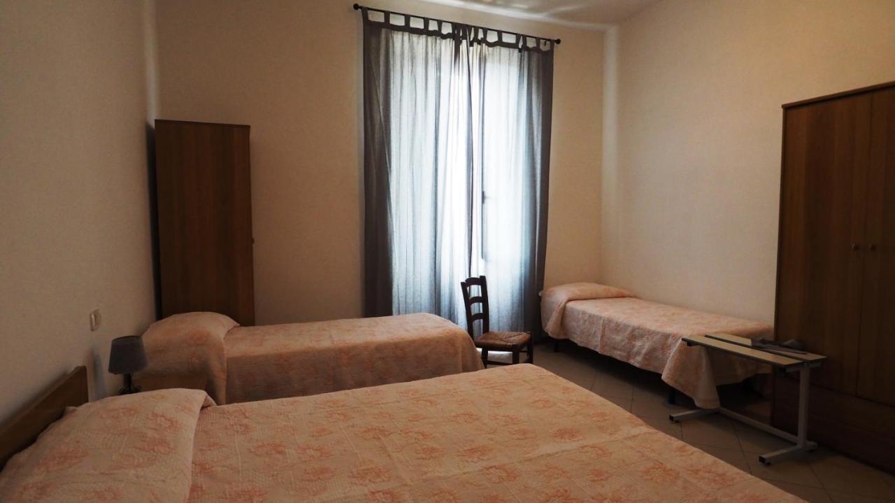 ホテル Residenza Pitigliano Gens Petilia - Nuova Gestione エクステリア 写真